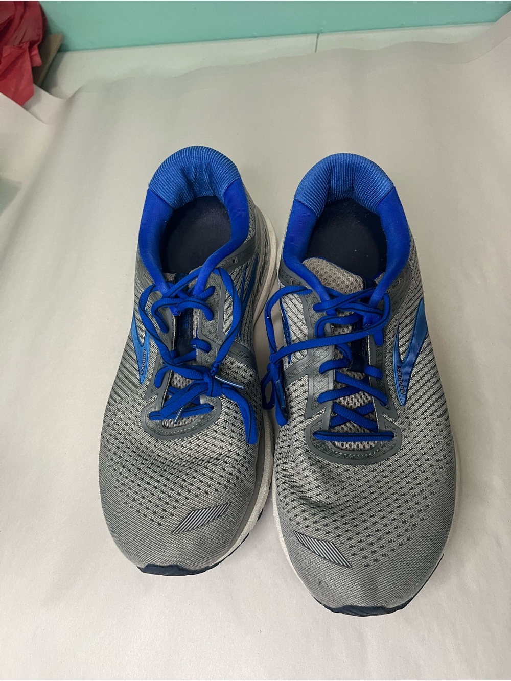 Brooks Men's size 9.5 extra wide Athletic Shoes Gray and Blue